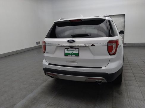 Used 2017 Ford Explorer XLT w/ Equipment Group 202A FWD image 7
