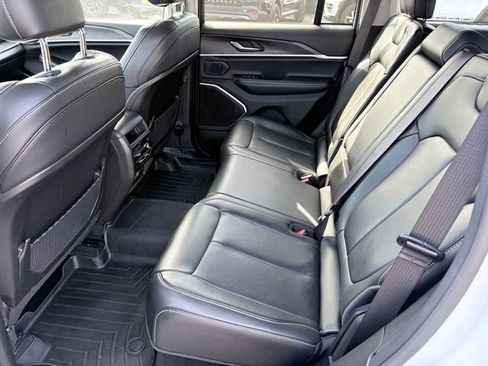 Used 2022 Jeep Grand Cherokee Limited AWD/4WD image 7
