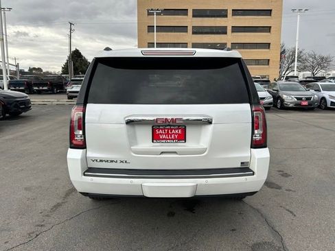Used 2020 GMC Yukon XL Denali w/ Denali Premium Package image 10
