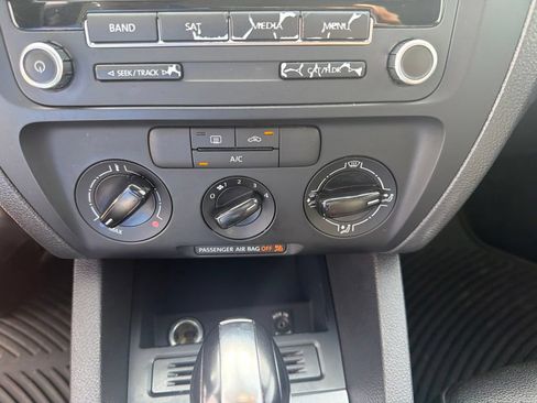 Used 2014 Volkswagen Jetta SE FWD image 26