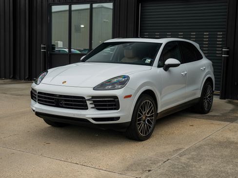 Certified 2022 Porsche Cayenne Platinum Edition image 8