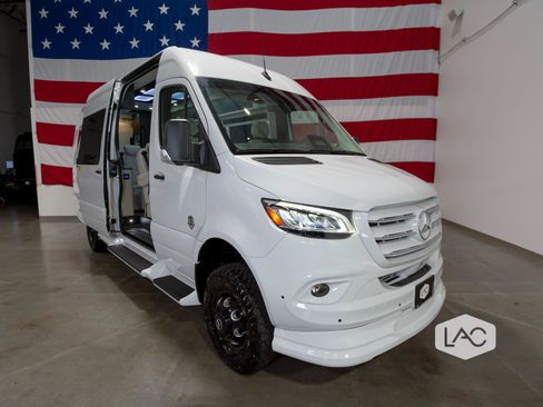 Used 2025 Mercedes-Benz Sprinter 3500 image 11