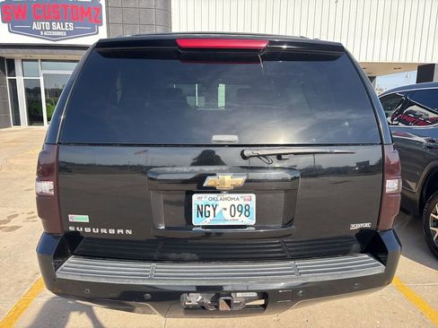 Used 2008 Chevrolet Suburban LT RWD image 7