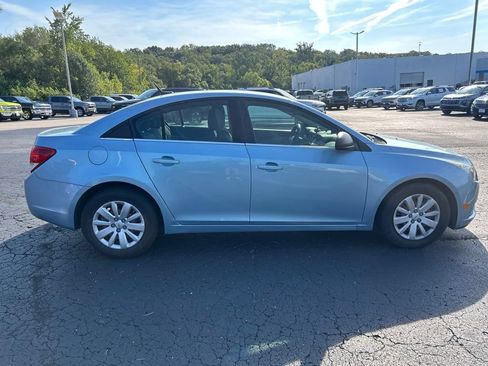 Used 2011 Chevrolet Cruze LS w/ Connectivity Package FWD image 4