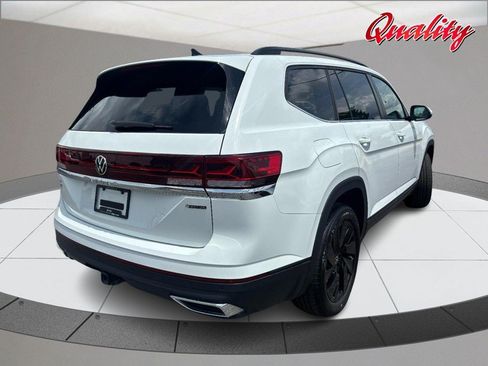 Used 2025 Volkswagen Atlas SE AWD/4WD image 3