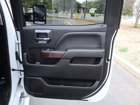 Used 2019 GMC Sierra 2500 SLE w/ Suspension Package, Off-Road AWD/4WD image 25