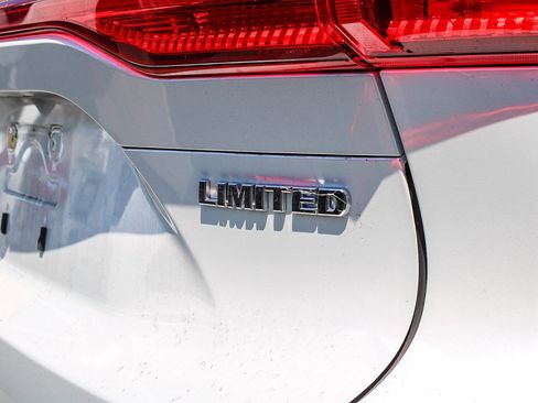 Used 2024 Toyota Venza Limited AWD/4WD image 15