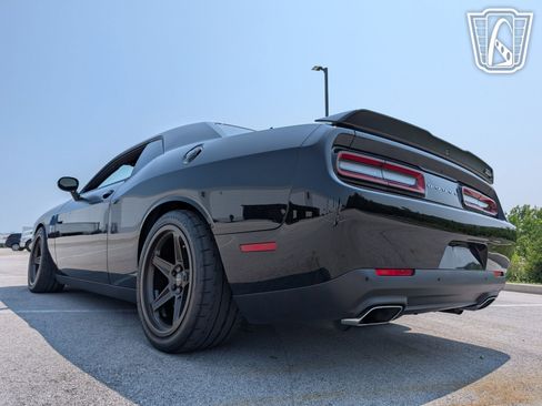 Used 2016 Dodge Challenger R/T Scat Pack w/ Leather Interior Group image 10