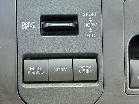 Certified 2023 Toyota Highlander XLE image 23