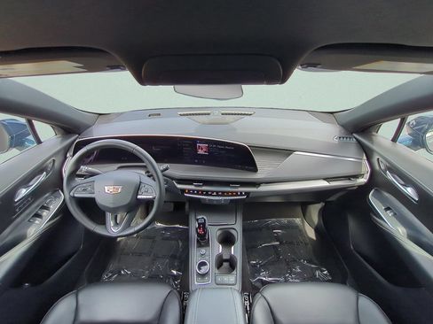 Used 2025 Cadillac XT4 Premium Luxury FWD image 11