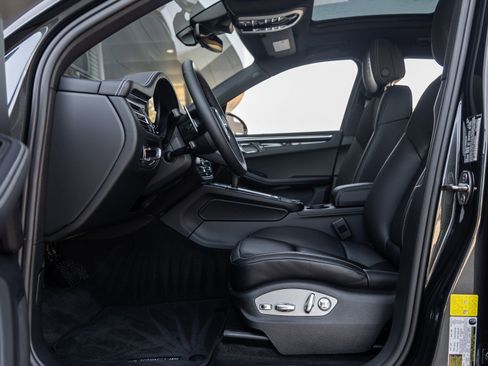 New 2026 Porsche Macan image 22