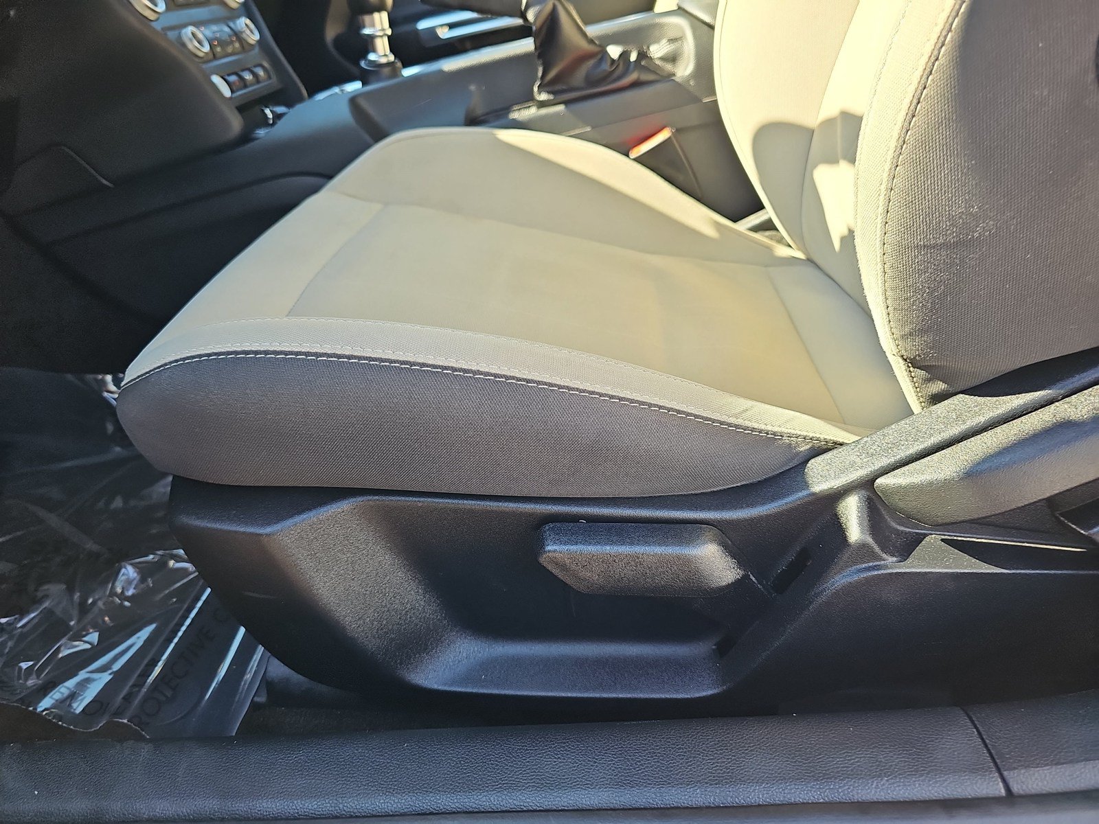 Used 2019 Ford Mustang Convertible RWD image 24