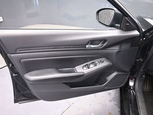 Used 2024 Nissan Altima 2.5 SV AWD/4WD image 14