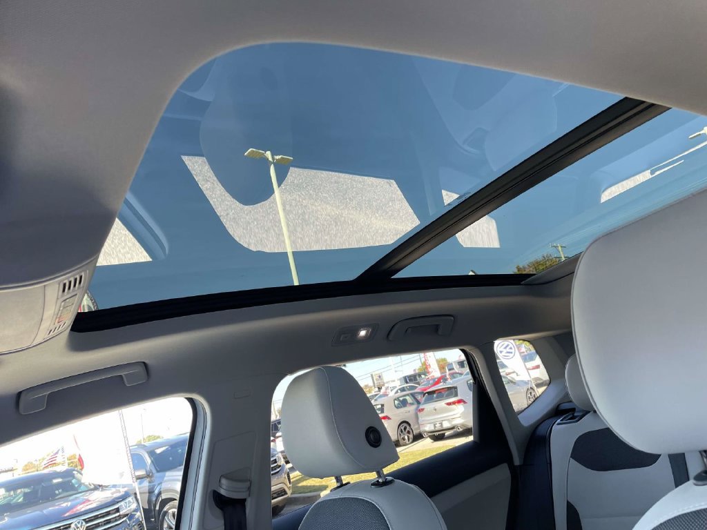 Certified 2026 Volkswagen Taos SE FWD image 19