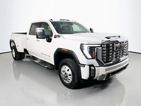 Used 2025 GMC Sierra 3500 Denali AWD/4WD image 4