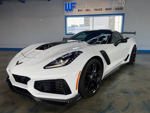 Used 2019 Chevrolet Corvette ZR1 RWD image 12