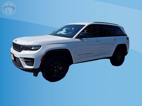 Used 2024 Jeep Grand Cherokee Altitude AWD/4WD image 4