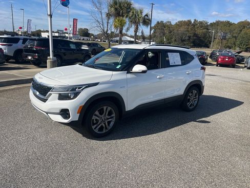 Used 2023 Kia Seltos S image 3