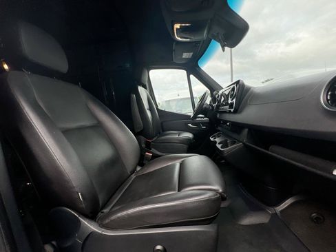 Used 2024 Mercedes-Benz Sprinter 3500 image 23