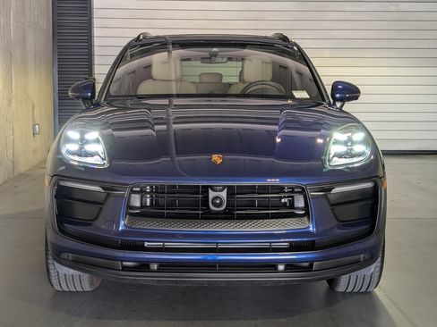 Certified 2026 Porsche Macan AWD/4WD image 12