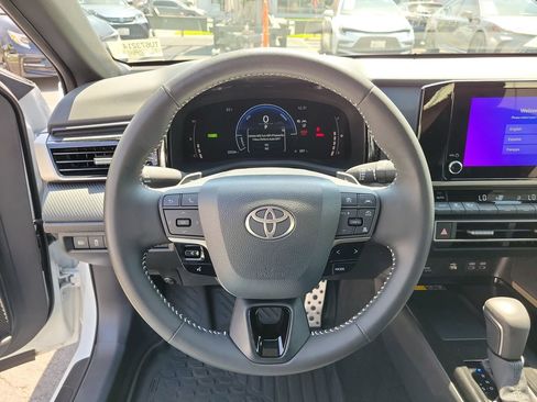 Used 2026 Toyota Camry Hybrid image 26