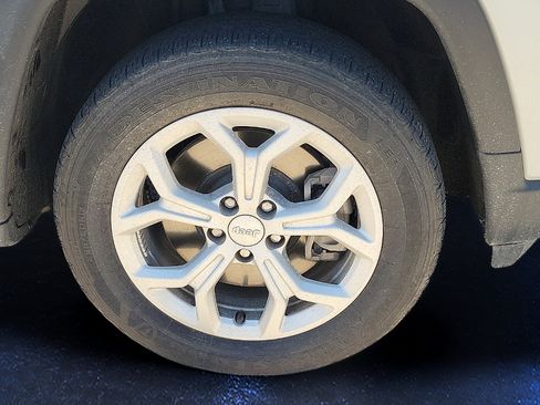 Used 2024 Jeep Compass Sport AWD/4WD image 7