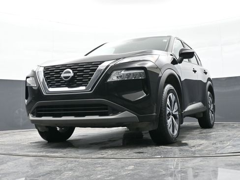 Used 2023 Nissan Rogue SV image 39