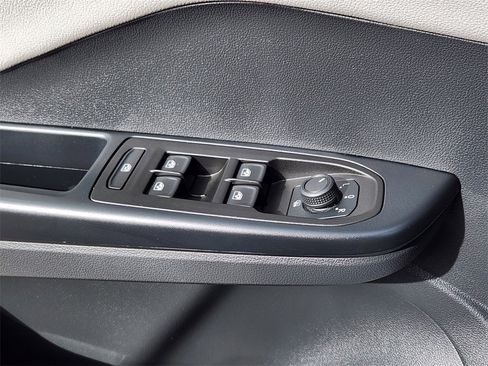 Used 2024 Volkswagen Taos SE image 4