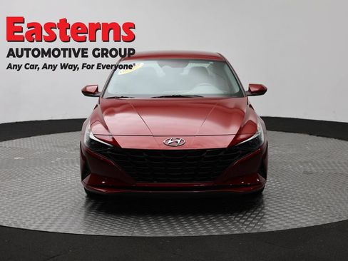 Used 2023 Hyundai Elantra SE w/ Cargo Package FWD image 2