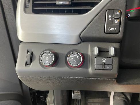 Certified 2015 GMC Yukon SLT w/ HD Trailering Package AWD/4WD image 10