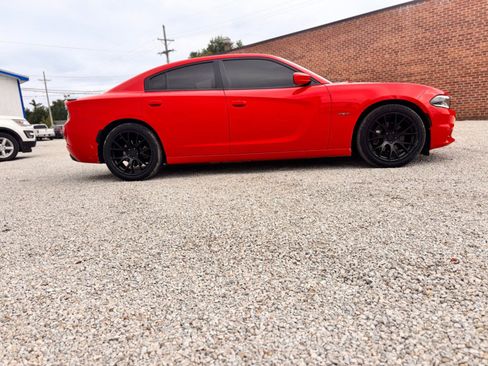 Used 2018 Dodge Charger R/T image 2