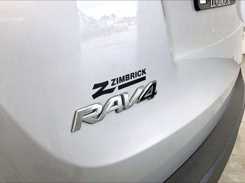 Used 2015 Toyota RAV4 LE AWD/4WD image 9