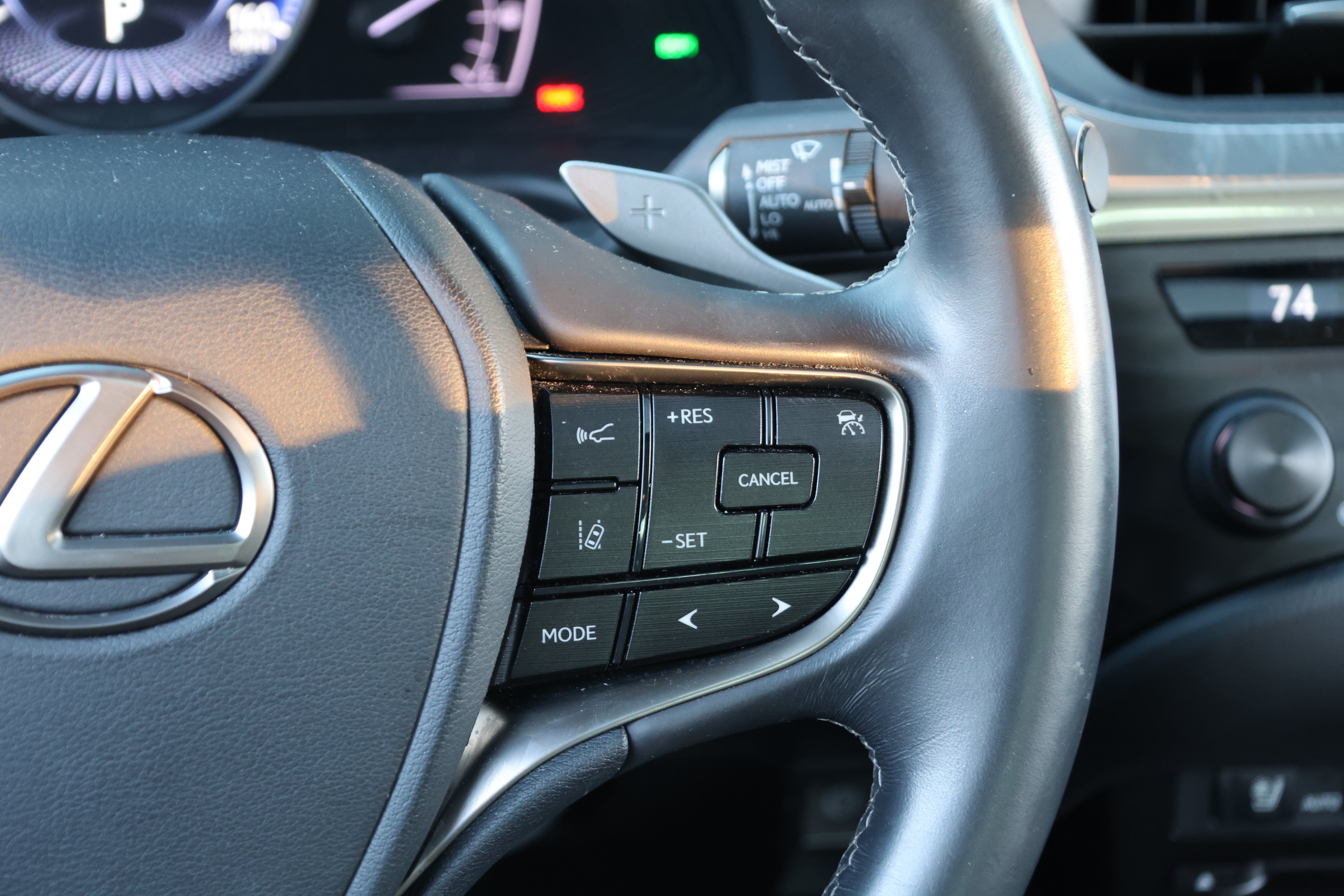 Used 2020 Lexus ES 300h w/ Premium Package FWD image 29