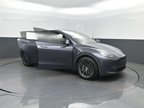 Used 2021 Tesla Model Y Long Range AWD/4WD image 32