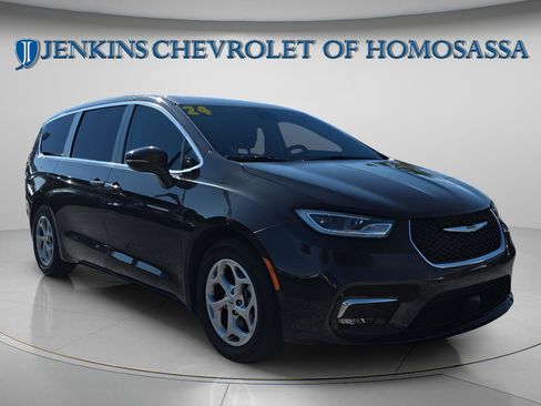 Used 2024 Chrysler Pacifica Limited FWD image 11