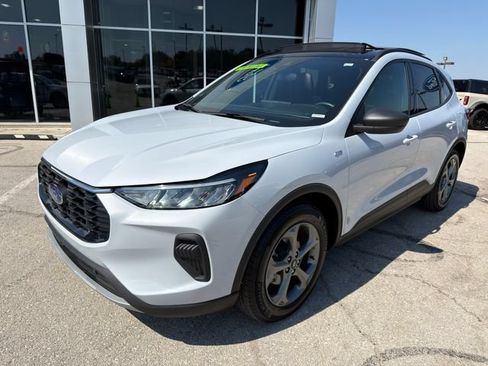 Used 2025 Ford Escape ST-Line w/ Tech Pack #1 FWD image 3