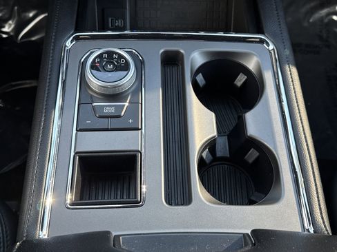 Used 2021 Ford Expedition XLT image 25