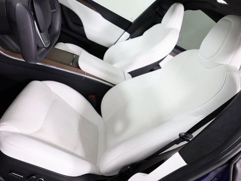 Used 2022 Tesla Model X image 10