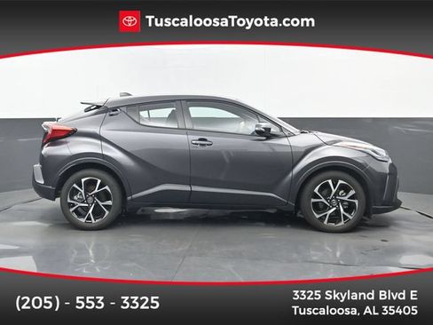 Used 2022 Toyota C-HR XLE FWD image 1