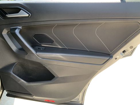 Used 2023 Volkswagen Tiguan SE FWD image 37