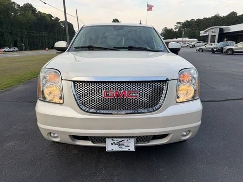 Used 2014 GMC Yukon Denali AWD/4WD image 2
