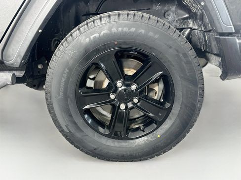 Used 2022 Jeep Wrangler Unlimited Sport AWD/4WD image 11