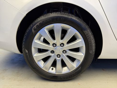 Used 2015 Buick Verano image 9