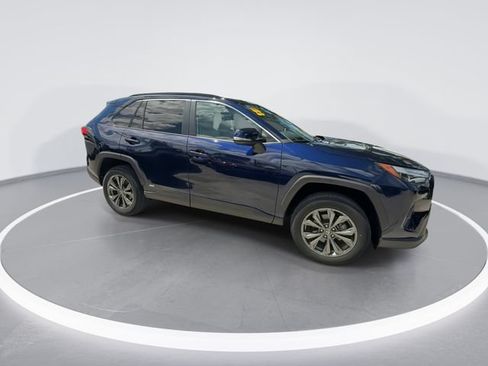Used 2022 Toyota RAV4 XLE Premium AWD/4WD image 9