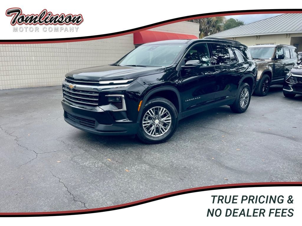 Used 2026 Chevrolet Traverse LT FWD image 1