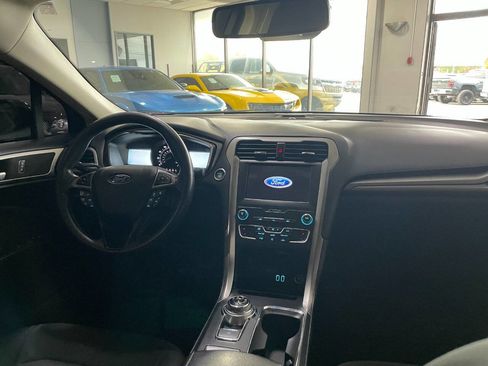 Used 2020 Ford Fusion SE image 24