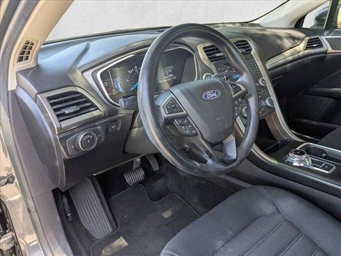 Used 2018 Ford Fusion SE FWD image 10