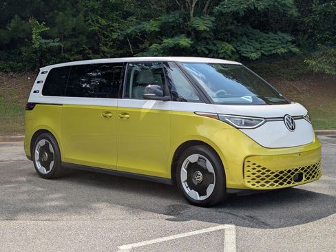 Used 2025 Volkswagen ID. Buzz Pro S Plus RWD image 11