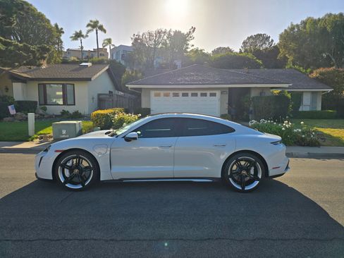 Used 2022 Porsche Taycan RWD image 5