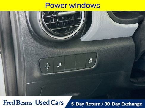 Used 2018 Hyundai Kona SEL image 13